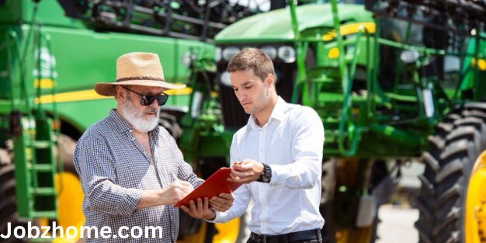 lnside the Tractor Supply Sales Associate Role